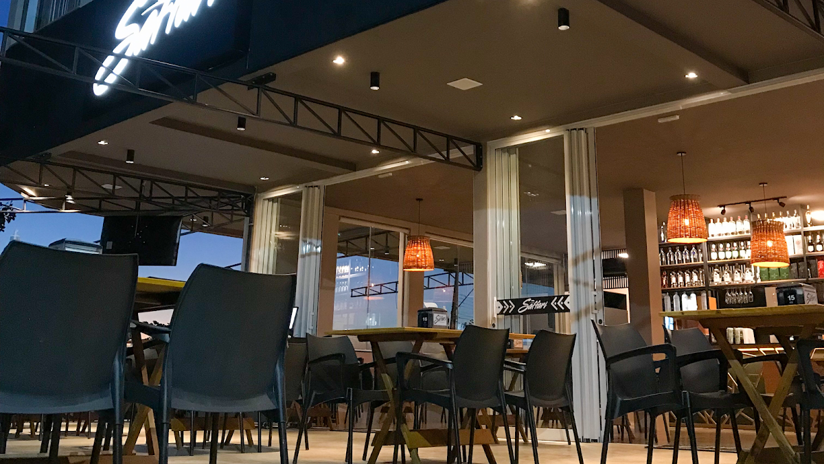 Saffari eat and drink