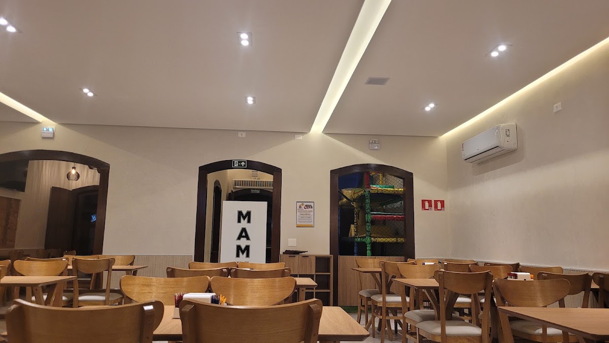 Mamutis Pizzaria e Esfiharia