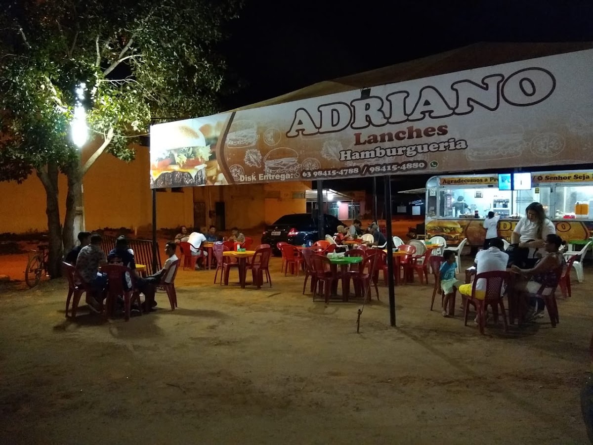 Adriano lanches