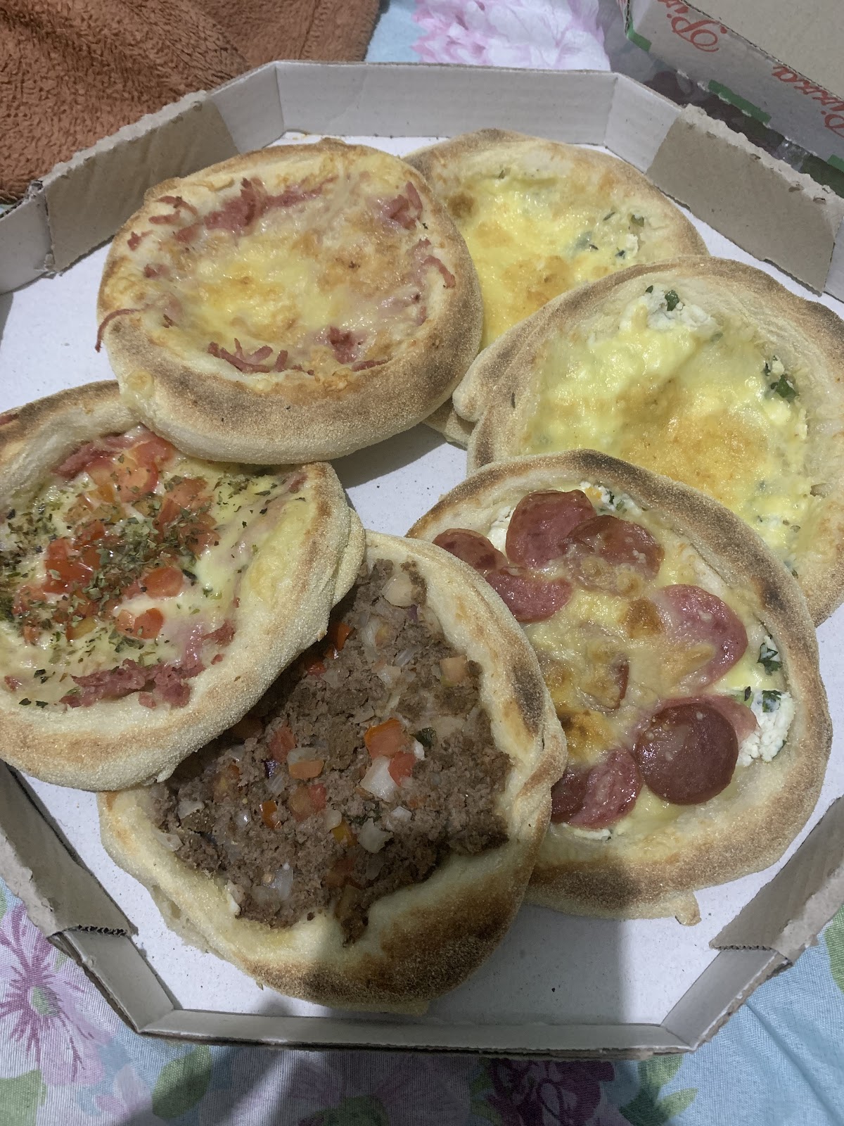 Esquina da Pizza Delivery em Tropical