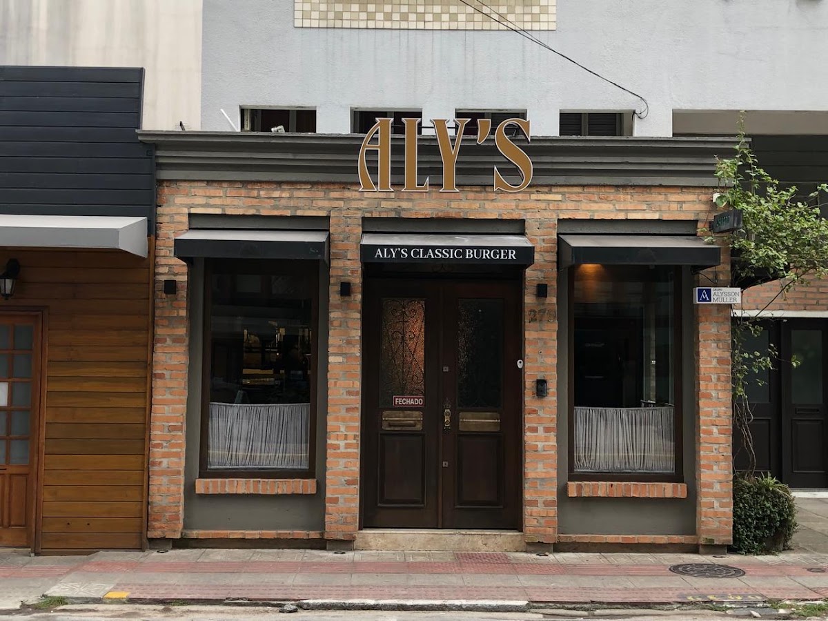 Aly's Classic Burger