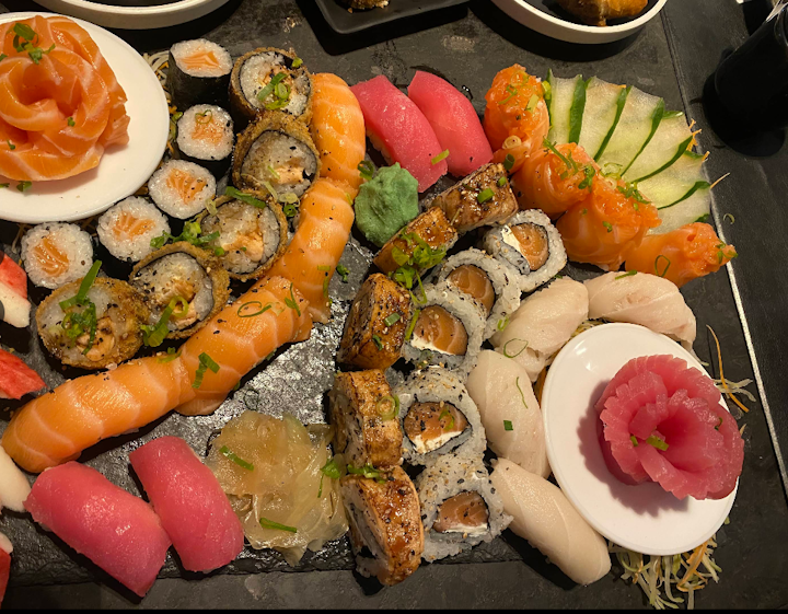 Uni Sushi Bessa | Teppanyaki, Makimonos, Uramaki e Hot Roll