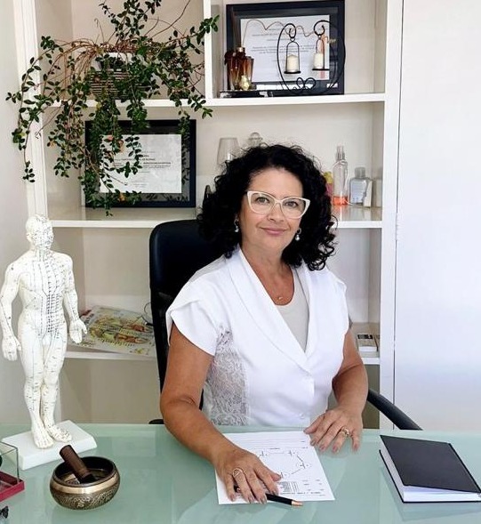 Claudia Moraes - Acupuntura para Ansiedade, Depressão e Dor no Ciático em Valinhos
