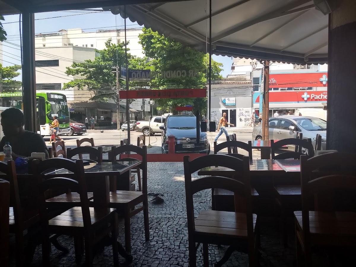Tipicamente bar e restaurante