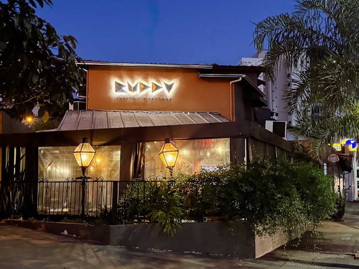 Ruddy Restaurante Bar
