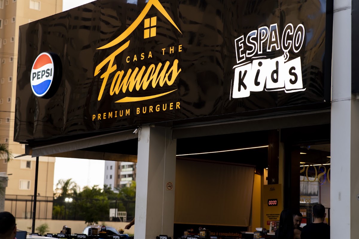 Casa The Famous - Hamburgueria - Águas Claras