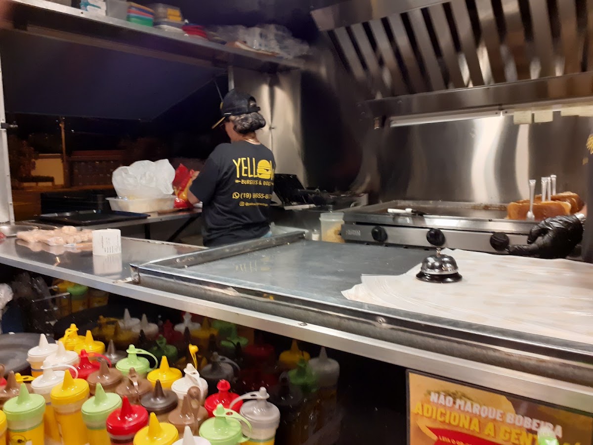 Yellow Burgers & Dogs