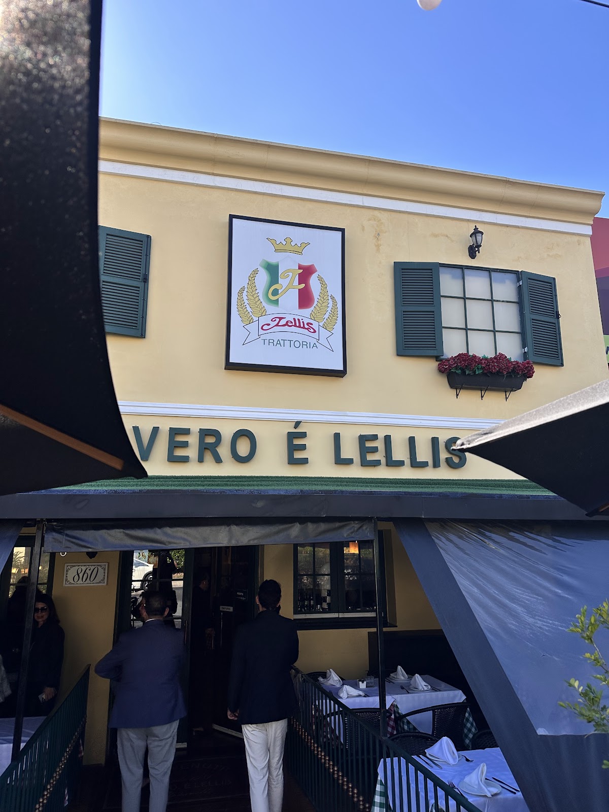 Lellis Trattoria