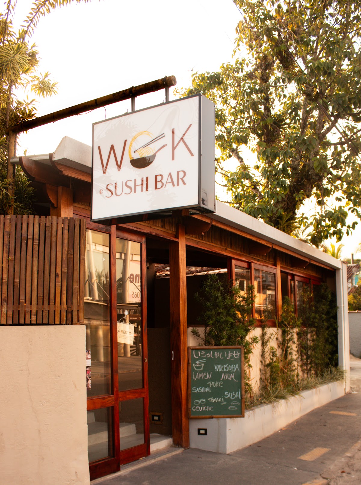 Restaurante japonês Wok e Sushi Bar