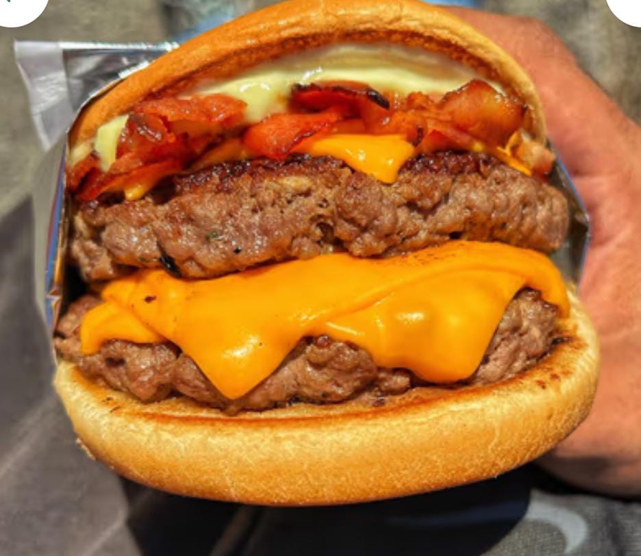Clássica Pizza Frita & Hamburgueria