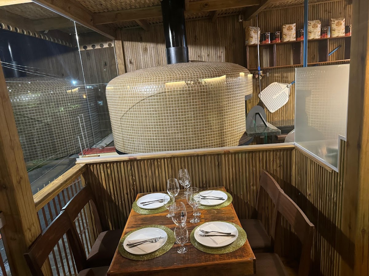 L'ESSENZIALE PIZZERIA