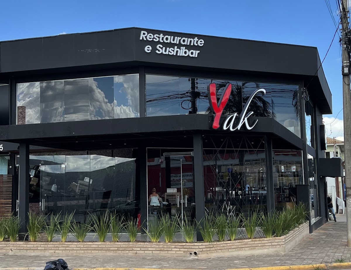 Yak Sushi Bar e Restaurante