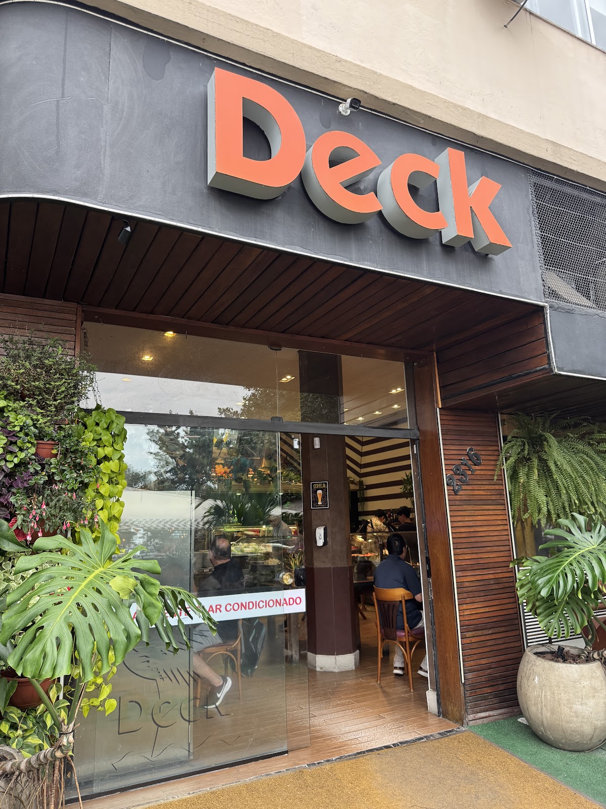 Deck buffet