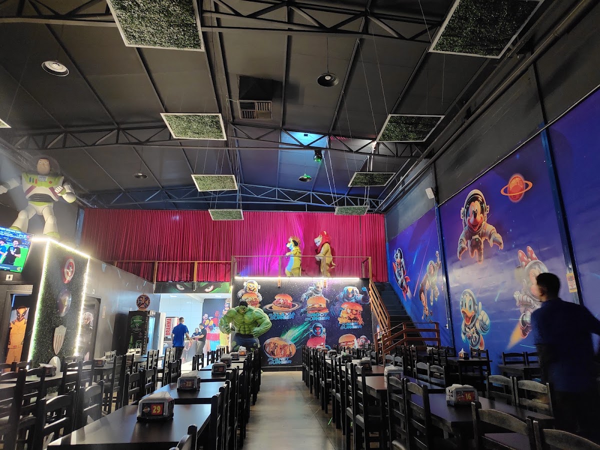 Universe Burger Goiânia - Hamburgueria temática