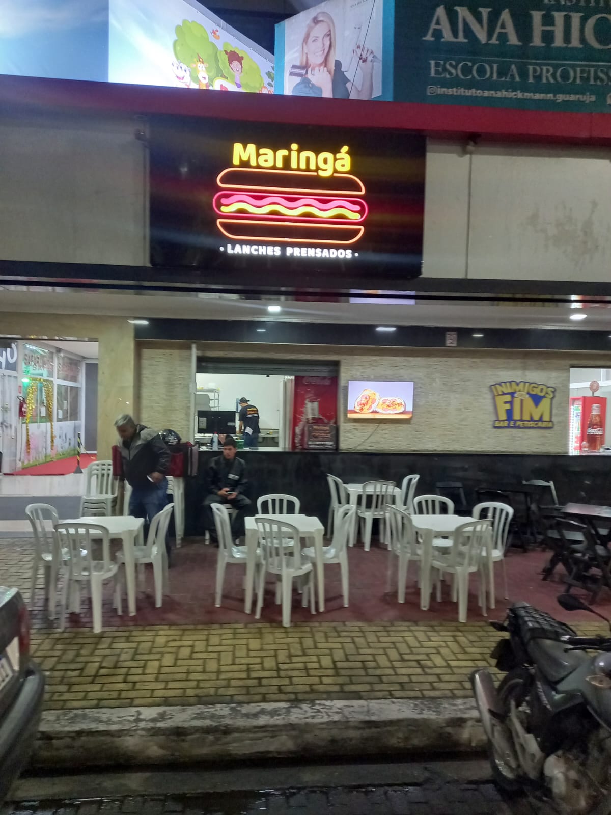 Hot Dogs e Burguers no Guaruja Maringa Lanches