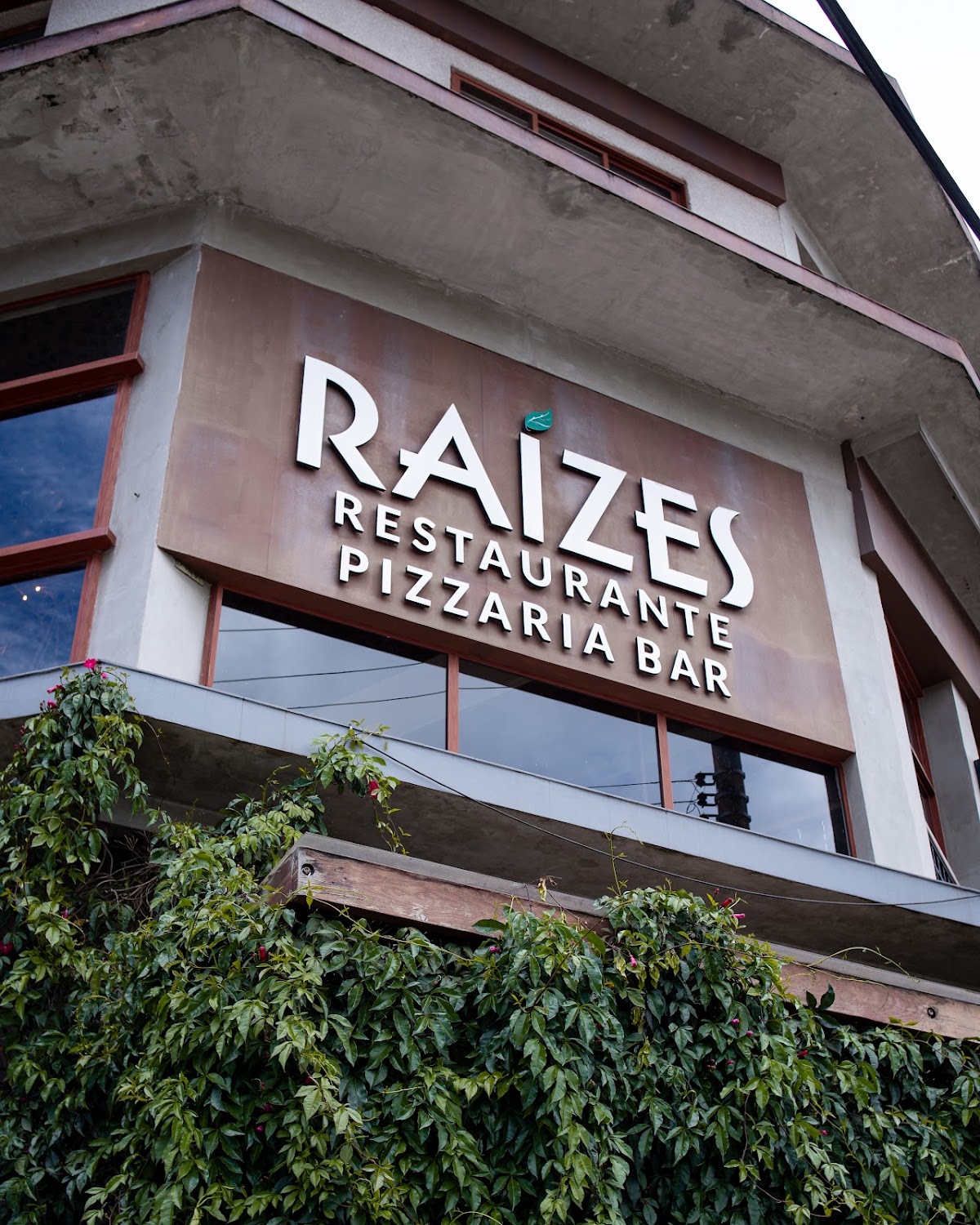 Raízes Restaurante e Pizzaria