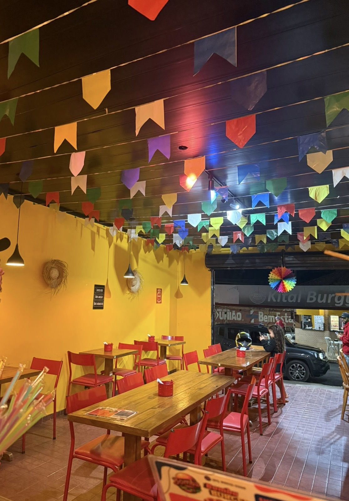 Bomba Burger - Santo Antônio do descoberto | Rua da Alegria