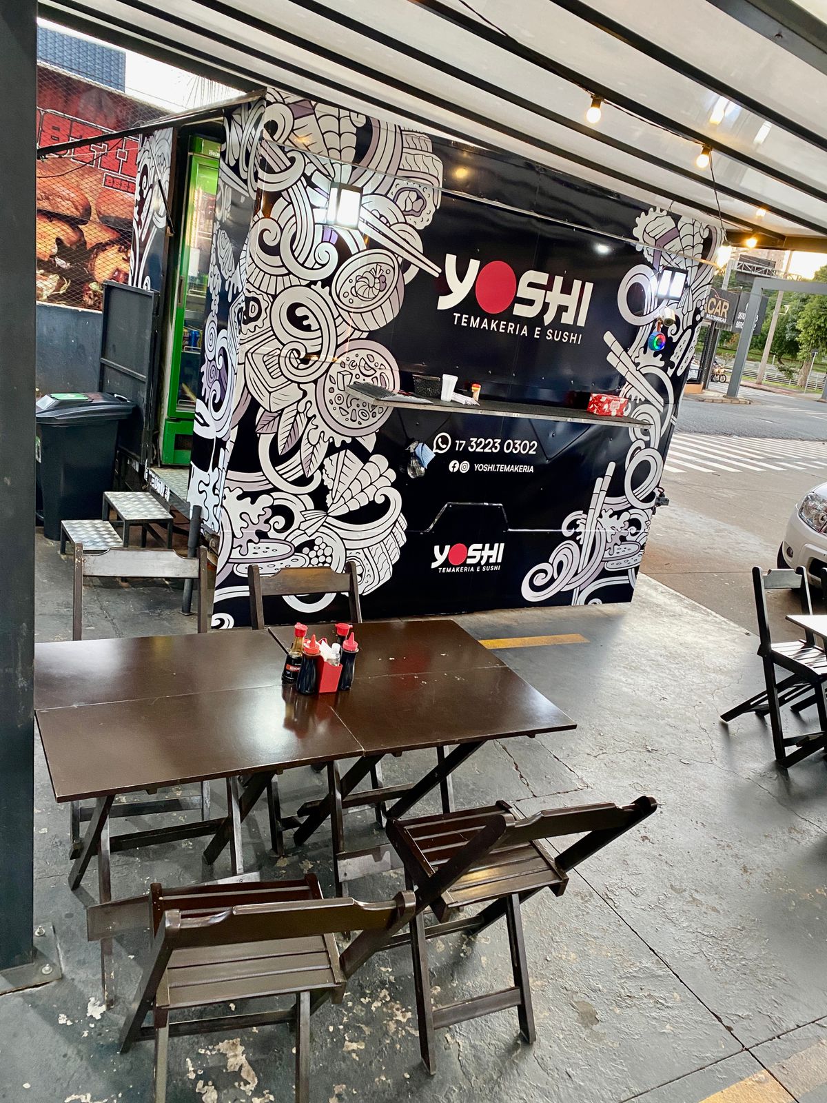 Yoshi Temakeria e Sushi